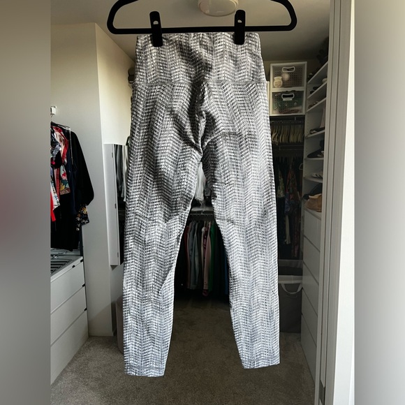 Lululemon Wunder Under Hi-Rise 7/8 Tight - 25" inseam - size 6 - Picture 4 of 6